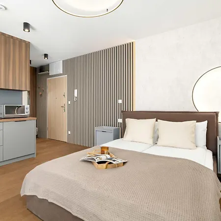 Διαμέρισμα Modern In Downtown With Balcony By Renters
