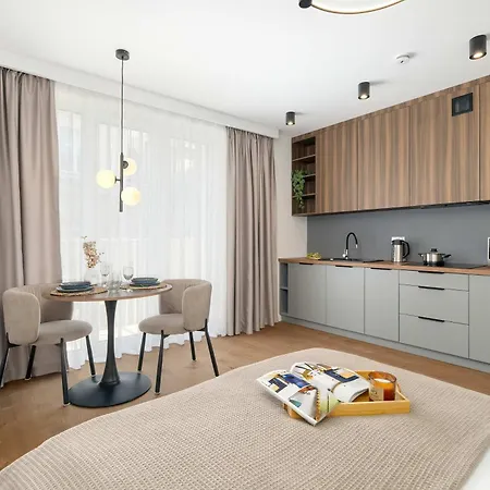 Modern In Downtown With Balcony By Renters *