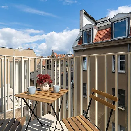 Modern In Downtown With Balcony By Renters Poznan