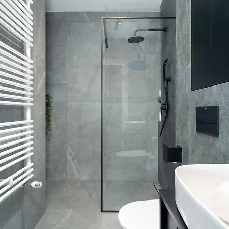 Apartment Modern In Downtown With Balcony By Renters