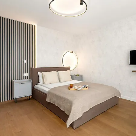 Modern In Downtown With Balcony By Renters Apartment